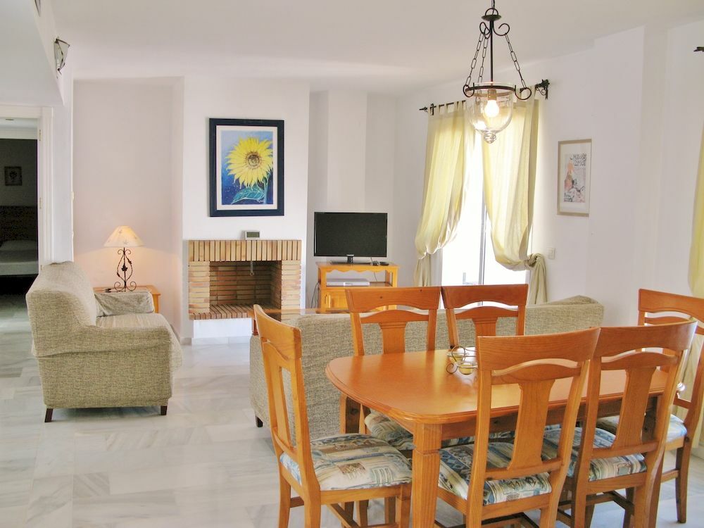 Apartamentos Y Casas Serinamar Marbella El Angel Exterior photo
