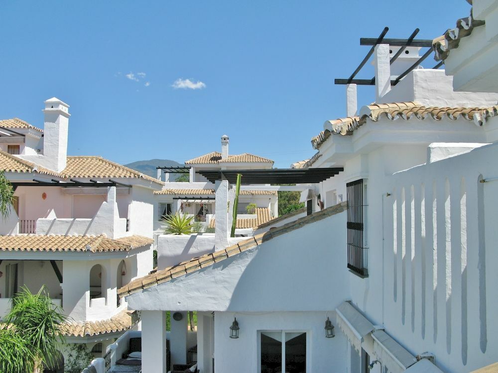 Apartamentos Y Casas Serinamar Marbella El Angel Exterior photo